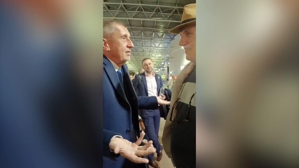 Espéďáci jsou neškodní, machroval Babiš na letišti nevěda o kameře